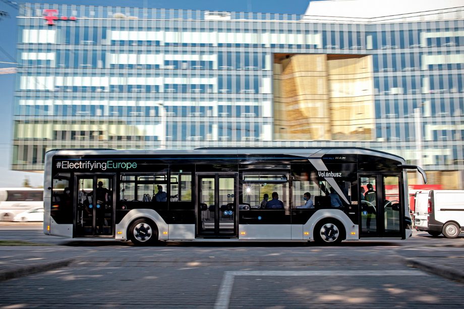 Hatvan elektromos autóbusz beszerzésére pályázik a Volánbusz