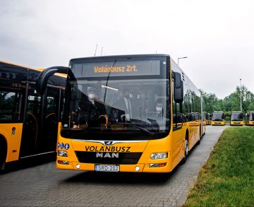 Folyamatosan érkeznek a Volánbuszhoz a tavaly év végén megrendelt MAN csuklósok