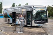 Egy hétig Budapesten próbázik a Mercedes-Benz városi villanybusza