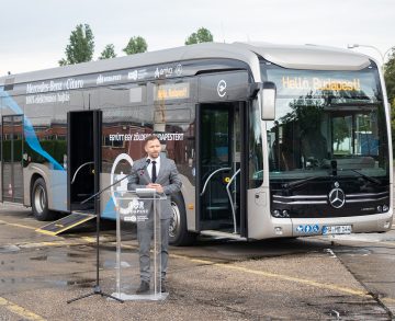 Egy hétig Budapesten próbázik a Mercedes-Benz városi villanybusza