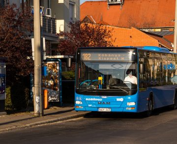 Hétvégenként csak az első ajtón lehet felszállni a 182-es és a 184-es BKK-buszokra