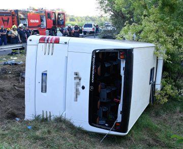 Árokba borult egy autóbusz az M7-es autópályán