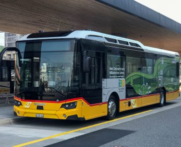 Elektromos Scania „postabusz” állt forgalomba Svájcban