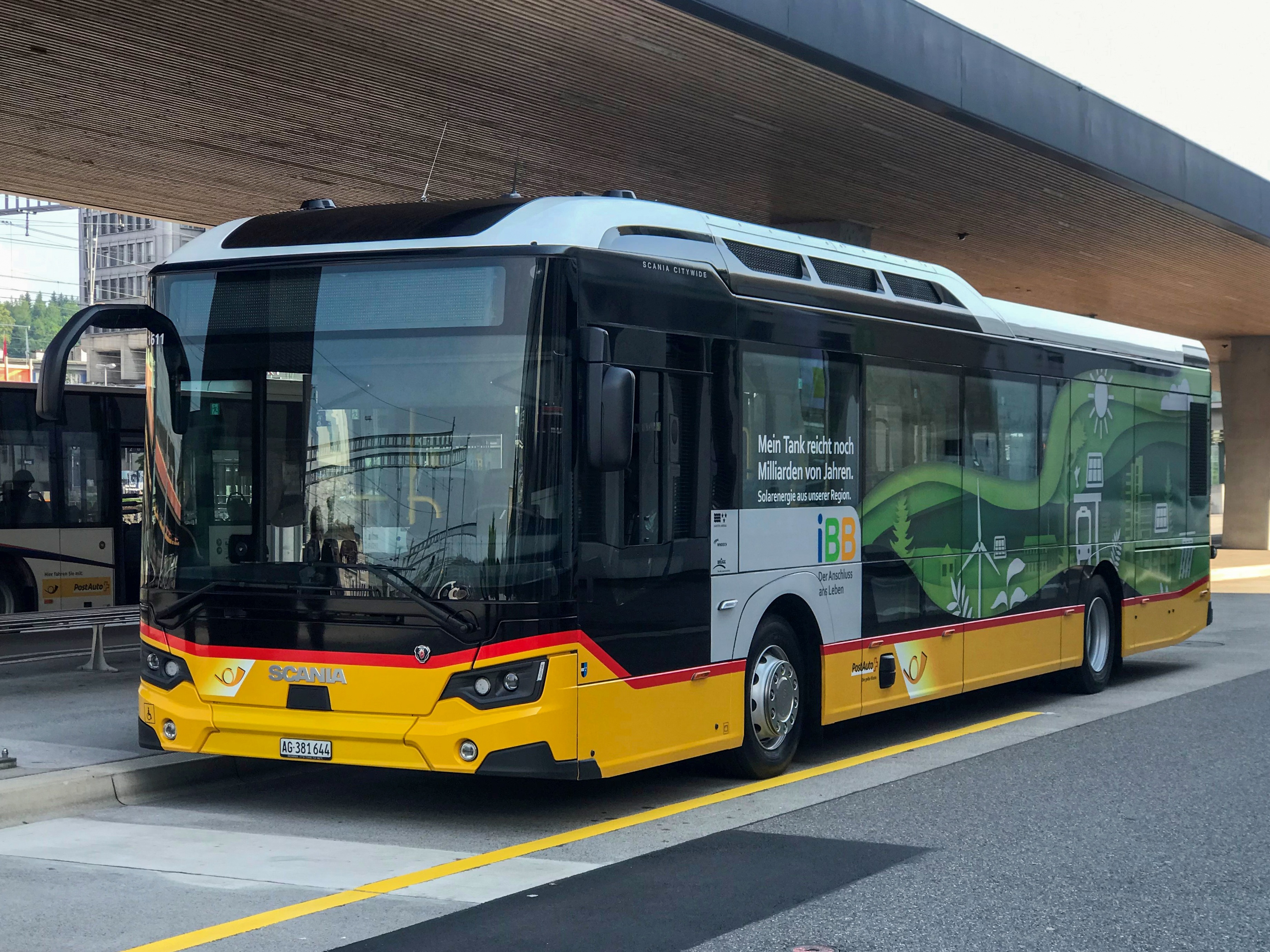 Elektromos Scania "postabusz" állt forgalomba Svájcban