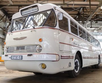 Bemutatta restaurált „faros” Ikarusát a Közlekedési Múzeum