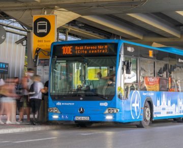 Gyakrabban és hosszabb ideig jár szombattól a 100E reptéri gyorsjárat