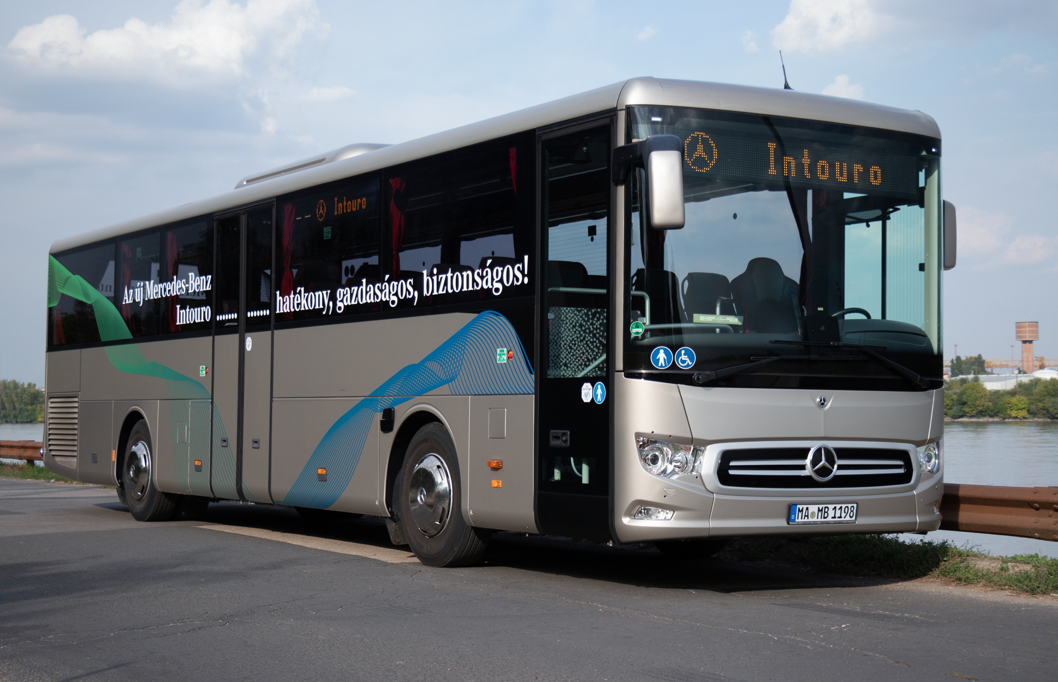 Sokoldalú útitárs - Mercedes-Benz Intouro menetpróba