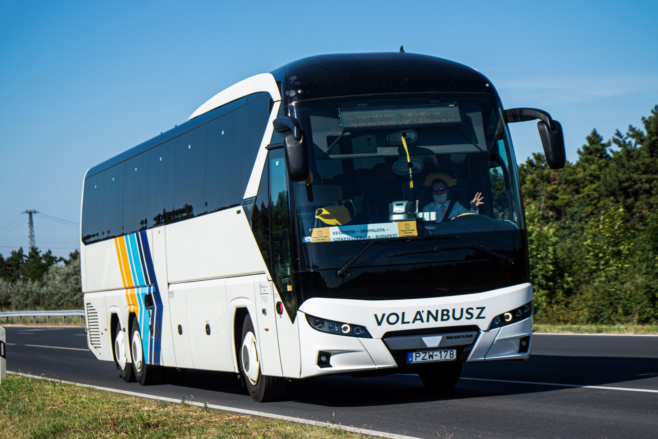 Háromtengelyes távolsági autóbuszokat szerezne be a Volánbusz