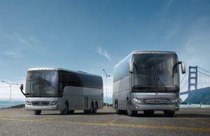 Vadonatúj turistabusszal készül Amerika meghódítására a Mercedes-Benz