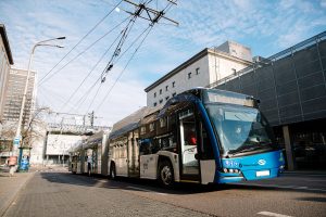 Tallinnban turnézik a Solaris duplacsuklós trolibusza