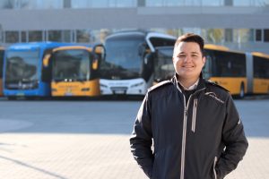 Praktikusabb, kényelmesebb formaruhára vált a Volánbusz