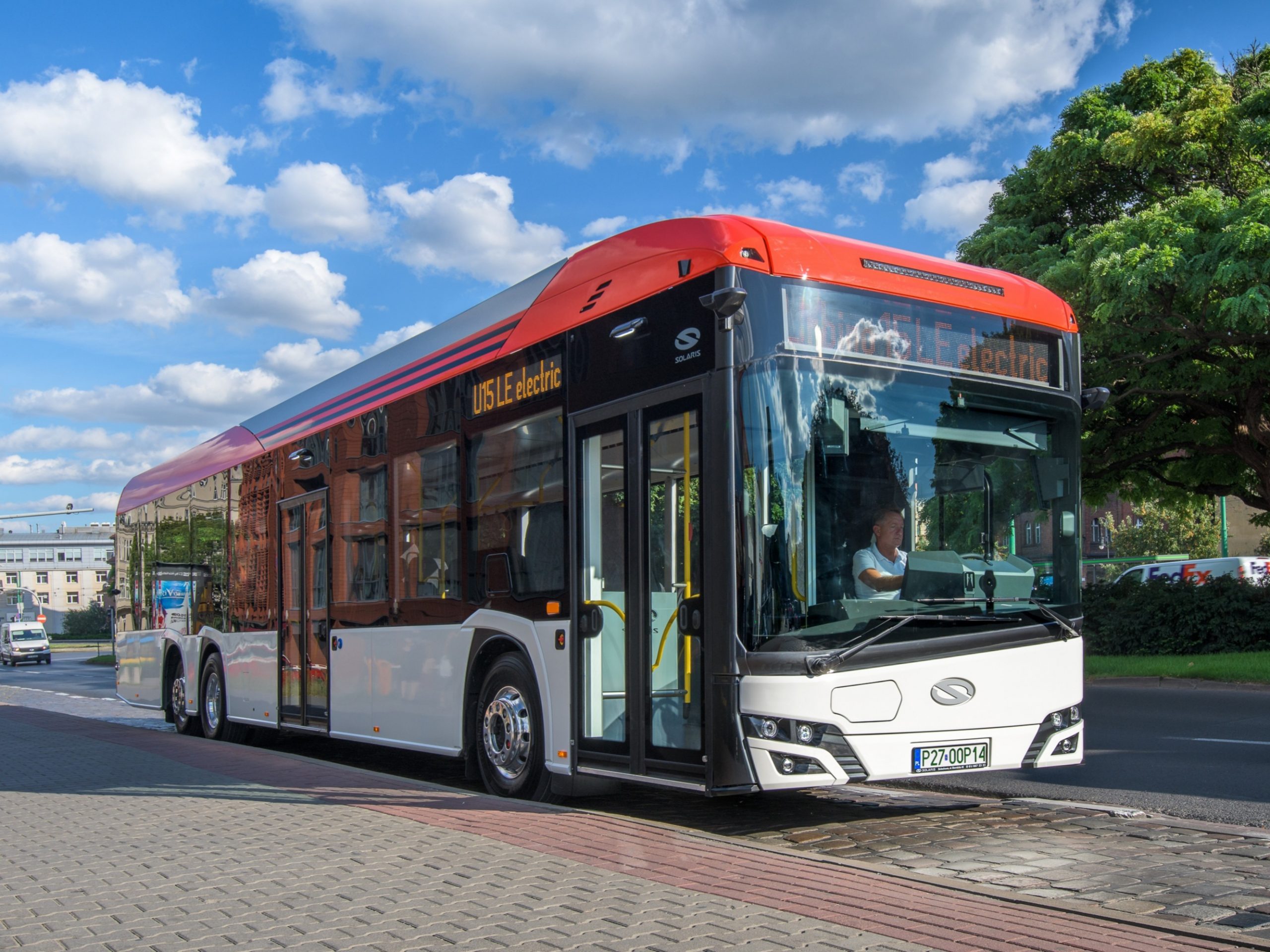 Magyarországon is bemutatkozik a Solaris háromtengelyes villanybusza