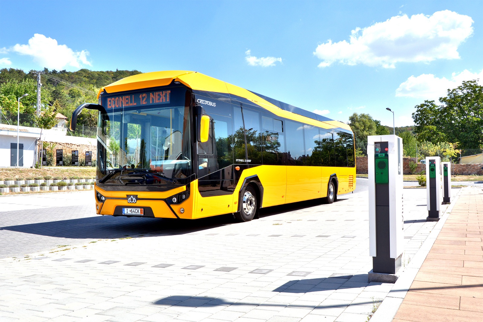 Jövőre érkezik az első villanyhajtású Credobus