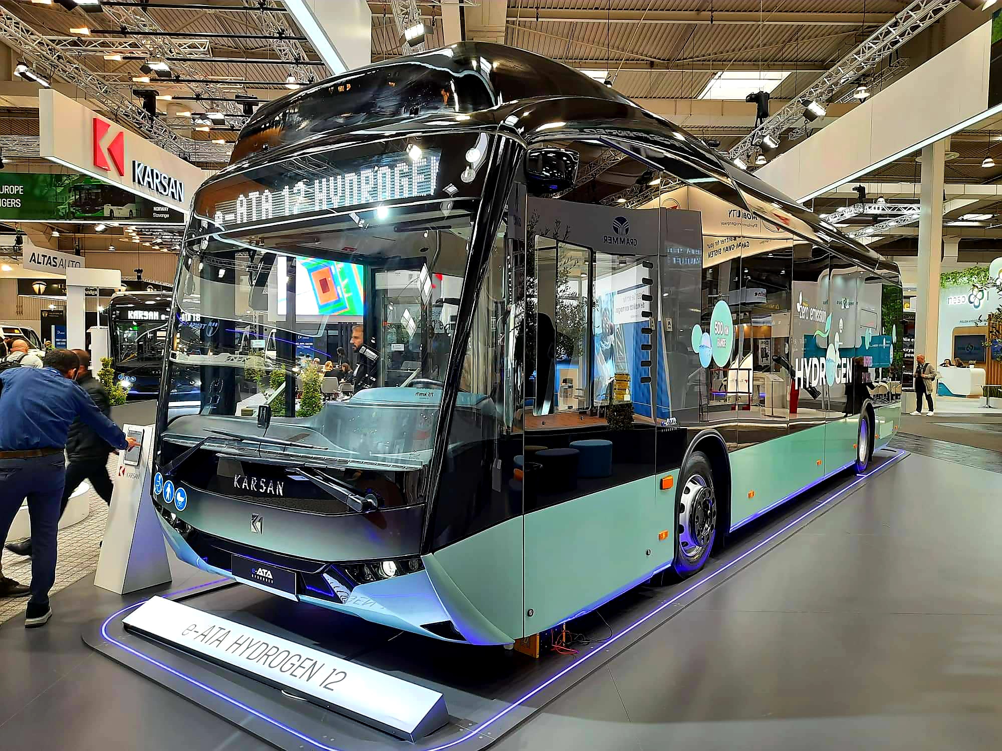 Hidrogén tüzelőanyag-cellás autóbuszt mutatott be a Karsan