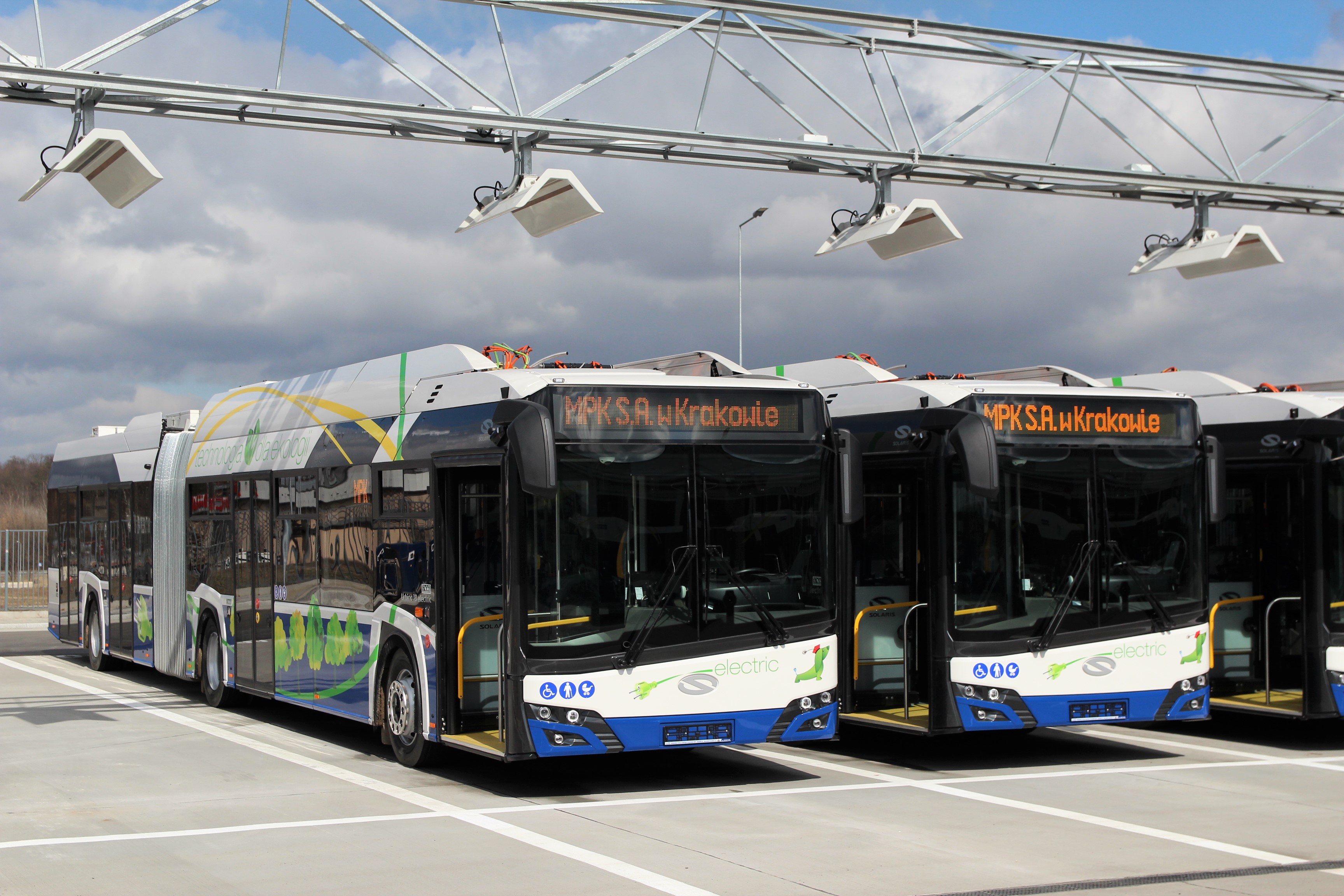 Újabb 18 csuklós Urbino villanybuszt szállíthat a Solaris Krakkóba