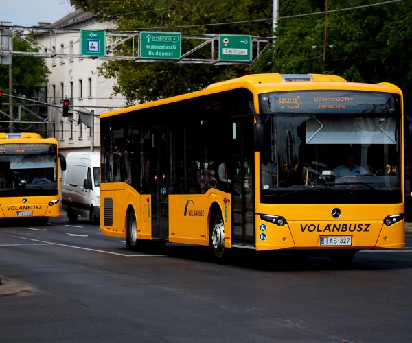 Akár 15%-os béremelésre is számíthatnak idén az állami közszolgáltatók munkavállalói