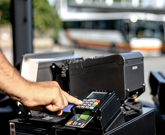 A bankkártyás fizetés lehetőségét vizsgálja a Volánbusz