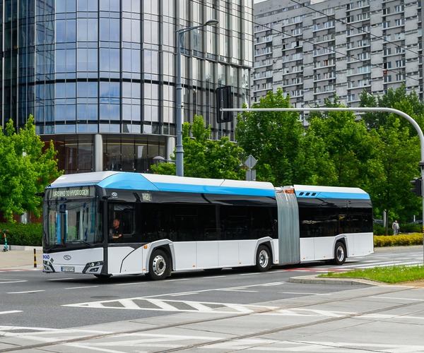 Megérkezett az első megrendelés a Solaris csuklós hidrogénbuszára