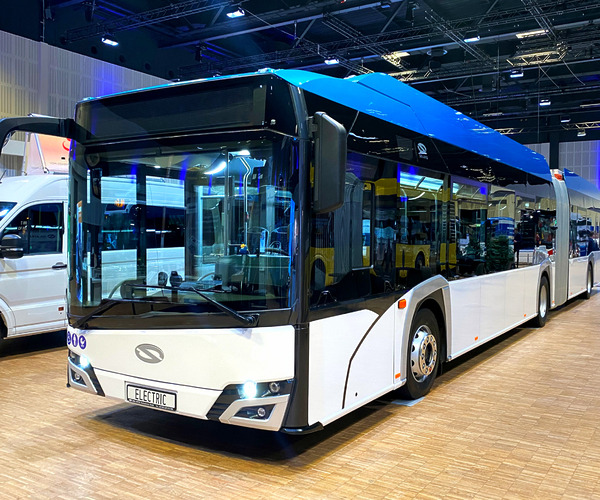 Nagyteljesítményű csuklós villanybusszal bővítette kínálatát a Solaris