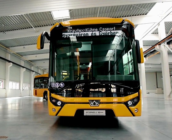 Hamarosan megkezdődik a Volánbusz csuklós Econelljeinek átadása