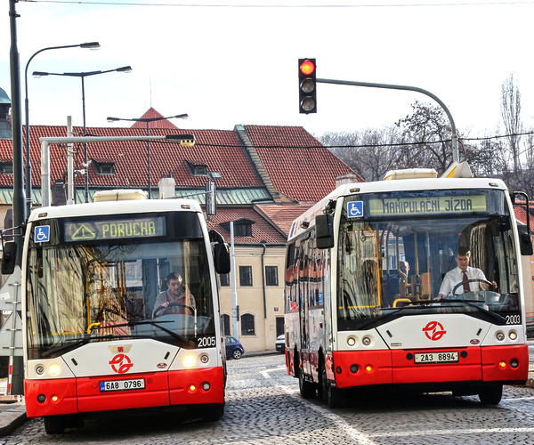Húsz éve az Ikarus EAG E91-esek hozták el a midibuszok korát Prágába