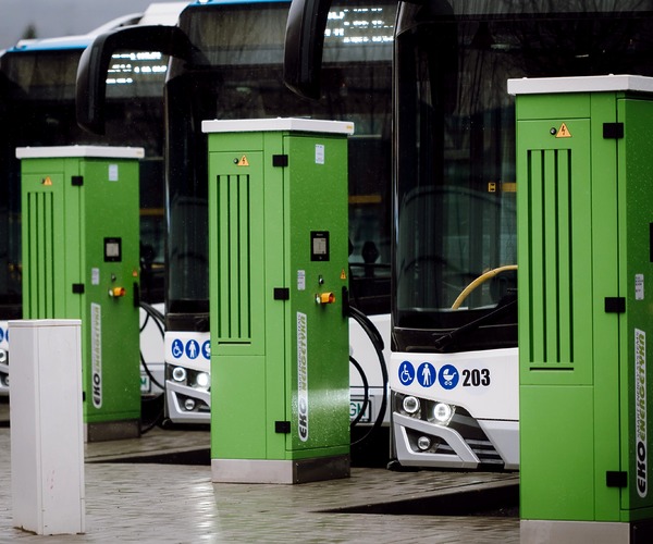 Elektromos Solarisokkal utazhatnak a marosvásárhelyiek