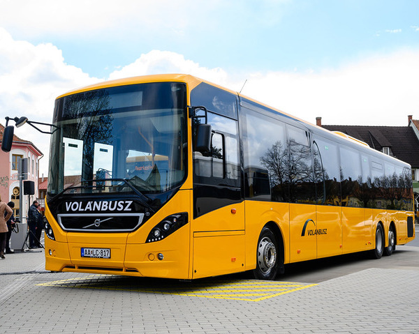 Megkezdődött a Volvo 8900-as magyarországi búcsúszériájának átadása