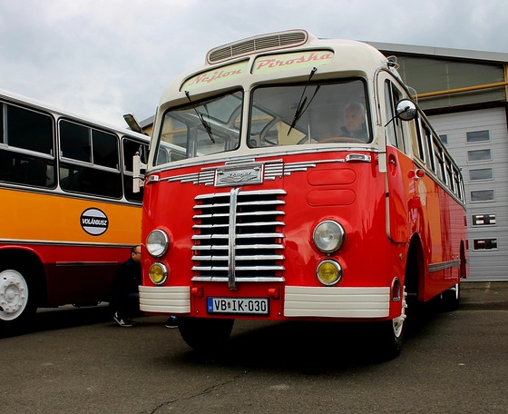 Hatvanban ünnepelte a 70. születésnapját „Nejlon Piroska”