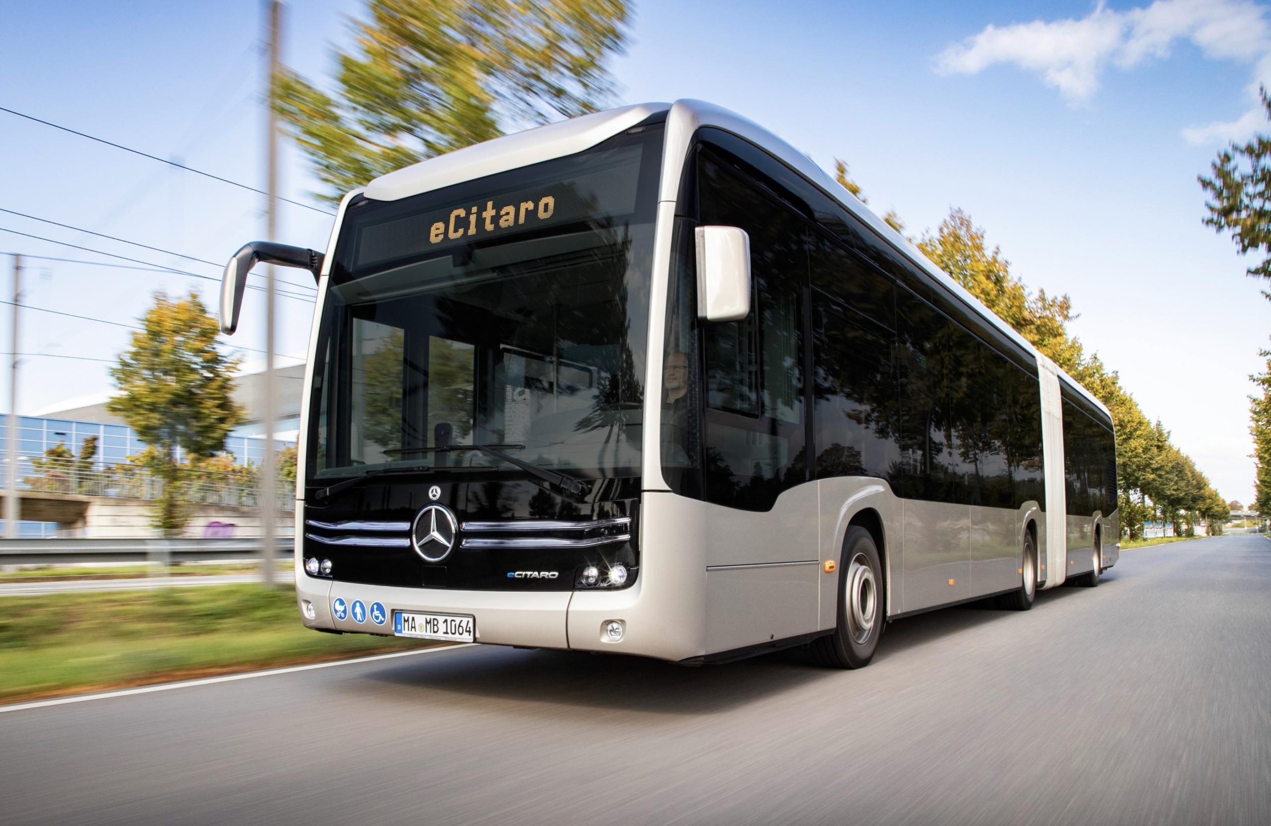Hetven csuklós eCitarót szállíthat a Daimler Truck Brüsszelbe