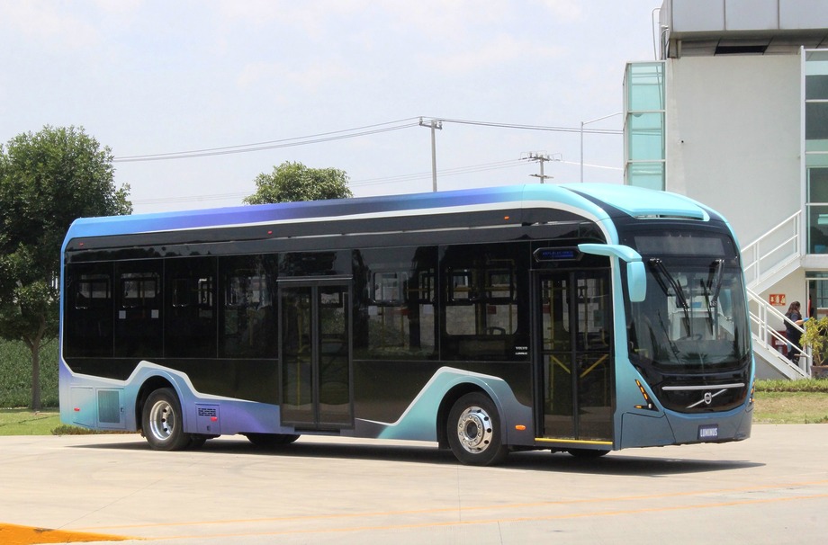 Míg Európában befejezi a komplett buszok gyártását, addig Mexikóban új e-buszt mutatott be a Volvo Buses