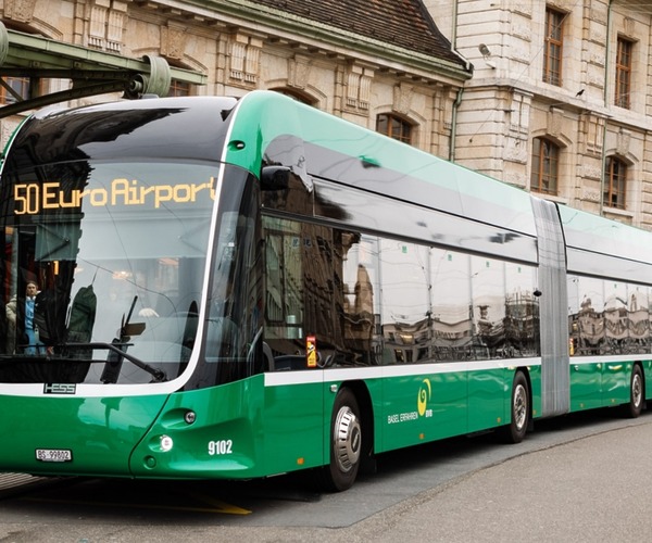 Duplacsuklós villanybuszt tesztel az elektromobilitástól állítólag elfordult Wiesbaden