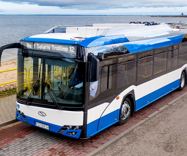Már 2024 első negyedévében megérkezik Bukarest 100 darabos Solaris troli-flottája