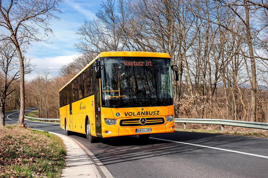 Uj tavolsagi buszok Budapestrol Volanbusz Mercedes Benz Intouro 20230412 01