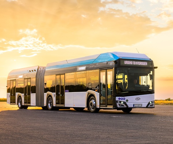 Több mint félszáz darabos hidrogénbusz megrendelés futott be a Solarishoz