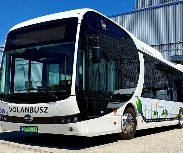 Megkezdődött a Volánbusz BYD villanybuszainak átadása