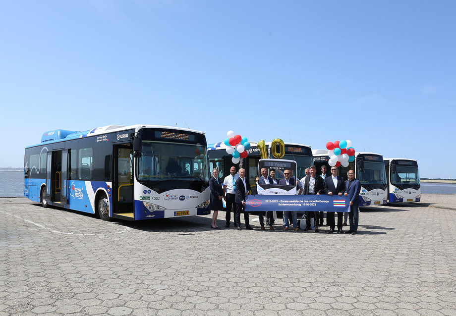 1 byd 2013 2023 cimlapkep