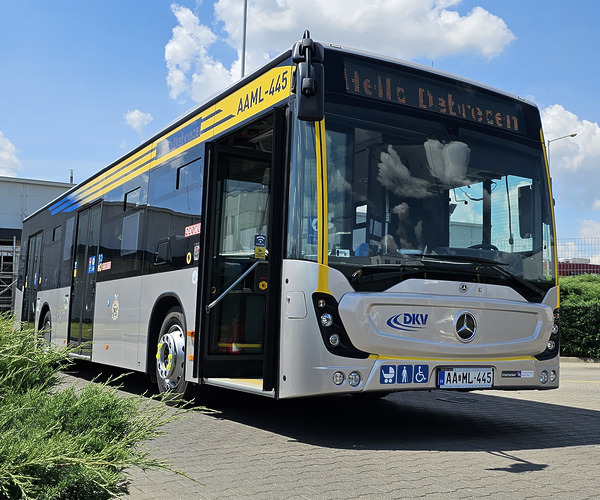 Holnaptól Debrecen útjain a következő tíz új Mercedes-Benz Conecto