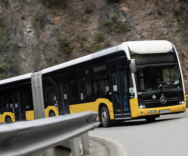 A Daimler Buses szállítja Bolzano első csuklós hidrgénbuszait