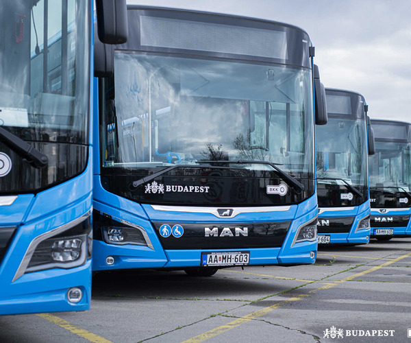 A 100E reptéri gyorsjáraton is megjelentek az ArrivaBus új MAN csuklósai