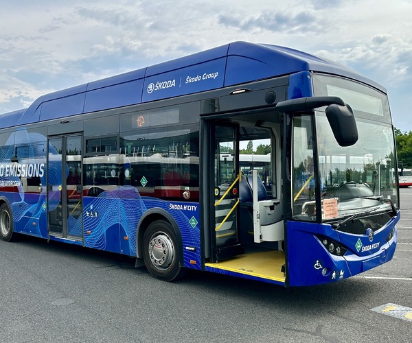 Kétéves tesztre érkezett Prágába a Škoda H’City hidrogénbusza