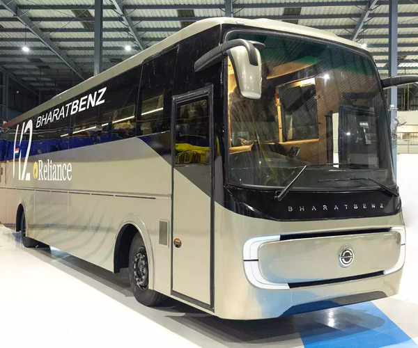 A BharatBenz bemutatta India első hidrogénhajtású távolsági autóbuszát