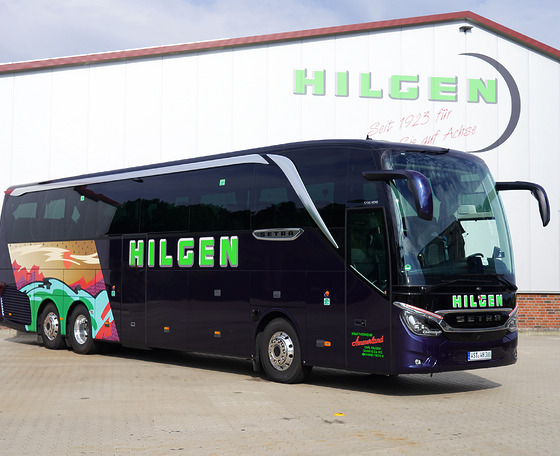 Csúcskategóriás Setra turistabusz a Hilgen-Reisen 100. születésnapjára