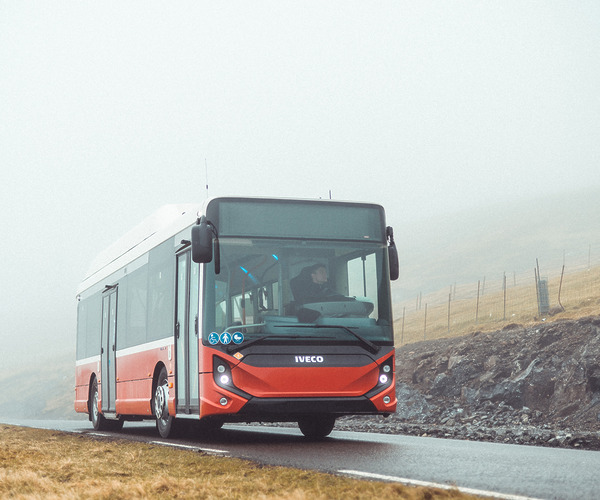 Az Iveco logóját viselik a Feröer-szigetek első elektromos buszai