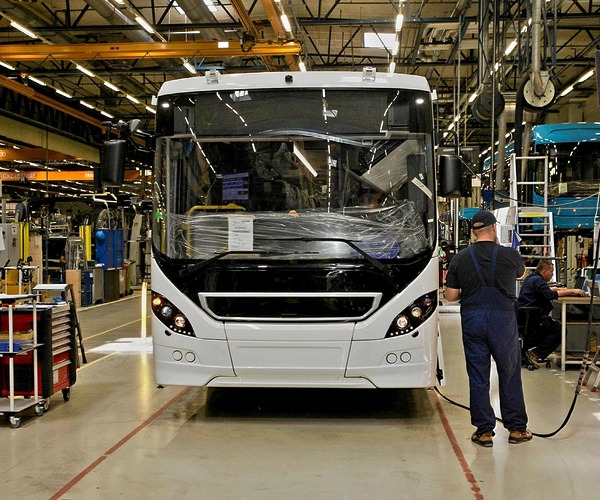 Buszok helyett hőszivattyúk készülnek a Volvo Buses bezárásra ítélt európai üzemében
