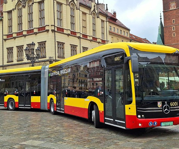 A Daimler Buses szállítja Wrocław első elektromos buszait