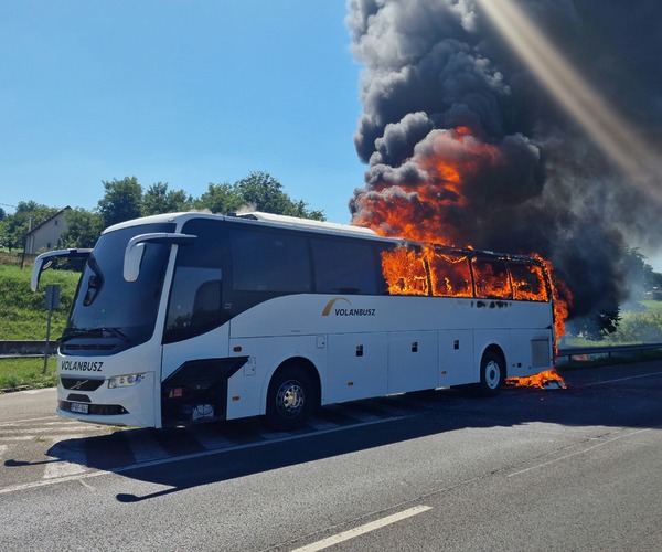 Még tart a vizsgálat a Volánbusz Volvo 9700-asát érintő tűzeset kapcsán