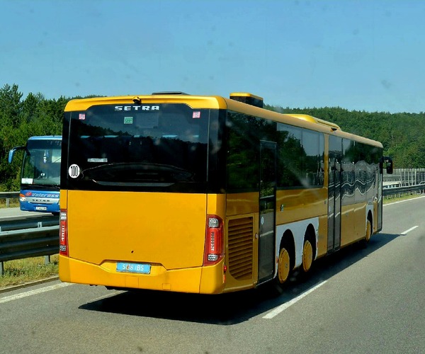 Érkezik a háromtengelyes Setra S 518 LE a Daimler Buses kínálatába