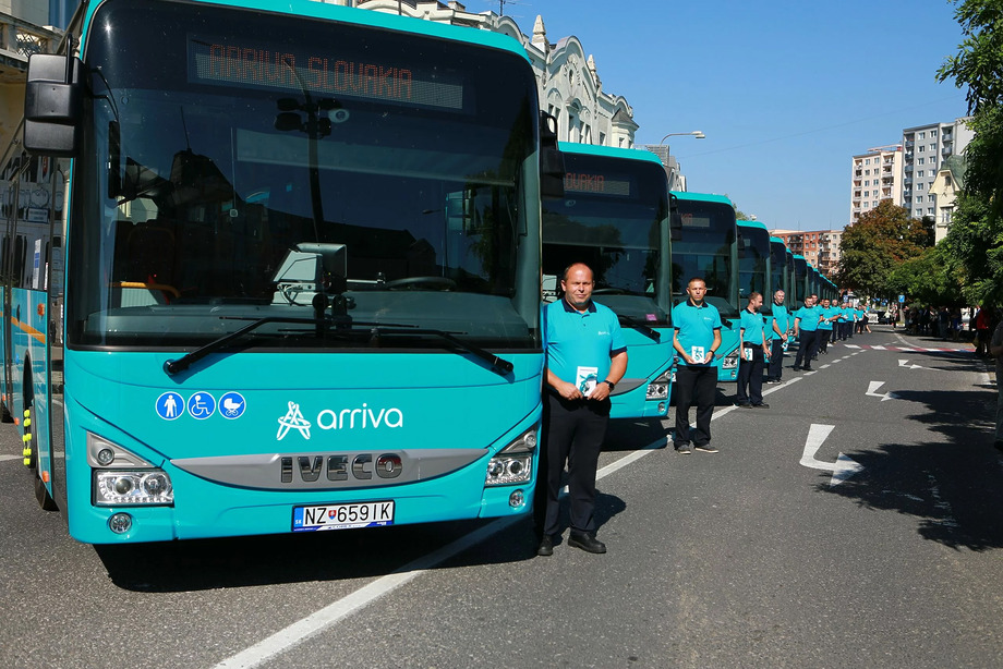 2023 09 08 ARRIVA Odovzdanie autobusov v Leviciach 1 cimlapkep