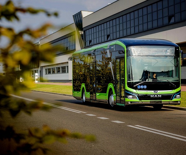 Legördült a gyártósorról az MAN ezredik villanybusza