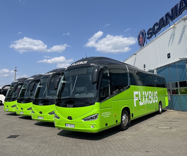 LNG-hajtású buszokkal zöldítené a távolsági közlekedést a Flix és a Scania